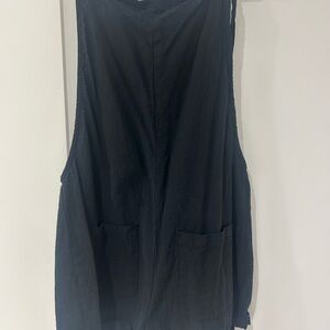 SHEIN Black Sleeveless Top with Front Pockets